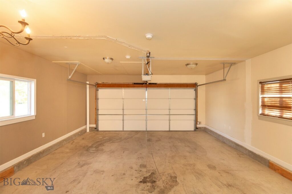 805 Oakwood Drive, Belgrade MT 59714