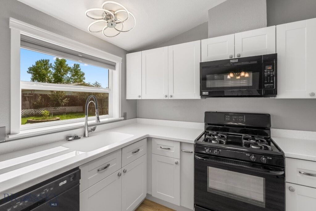 806 Oakwood Drive, Belgrade MT 59714