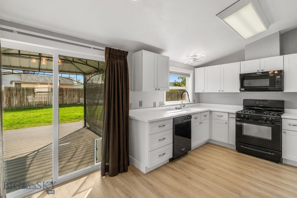 806 Oakwood Drive, Belgrade MT 59714