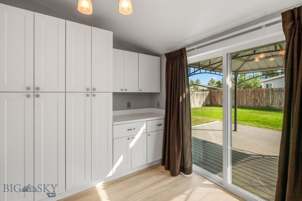 806 Oakwood Drive, Belgrade MT 59714