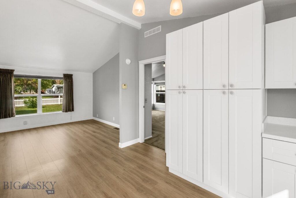 806 Oakwood Drive, Belgrade MT 59714