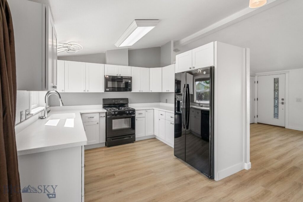 806 Oakwood Drive, Belgrade MT 59714