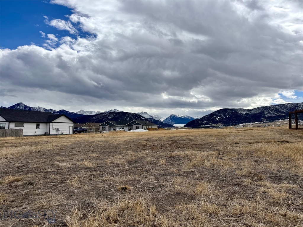 808 Gibson Circle, Livingston MT 59047