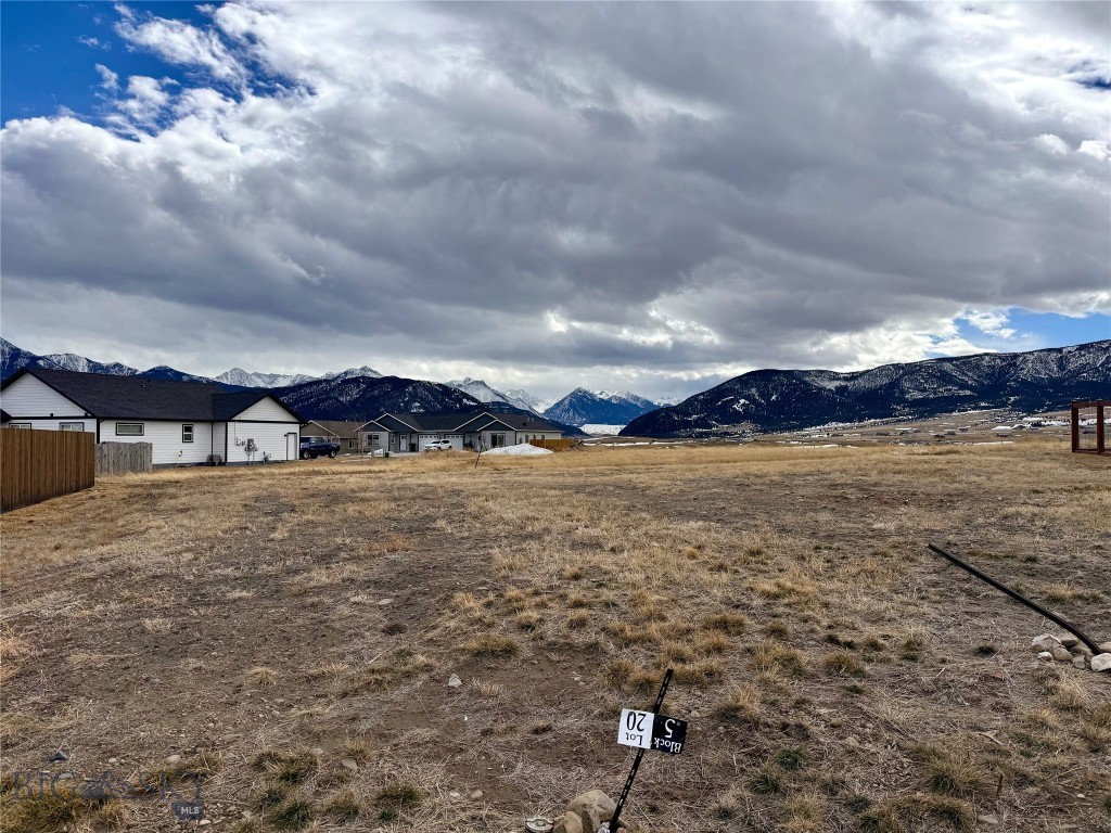 808 Gibson Circle, Livingston MT 59047