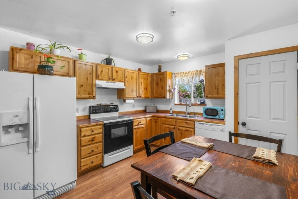 81 10th Street, Belgrade MT 59714