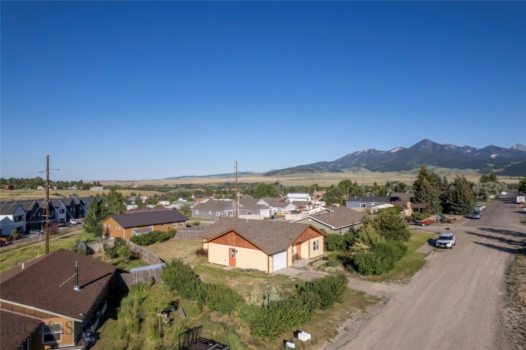 810 N 11th, Livingston MT 59047