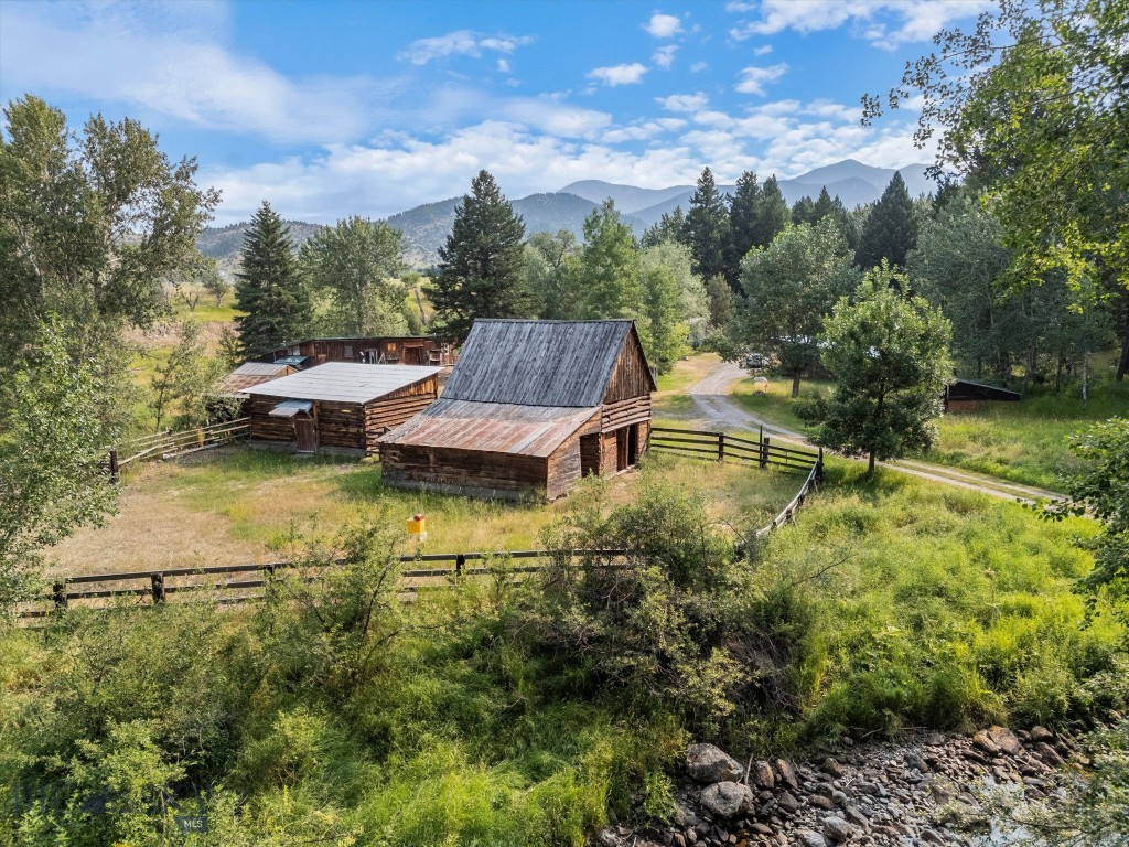 89 Deep Creek, Livingston MT 59047