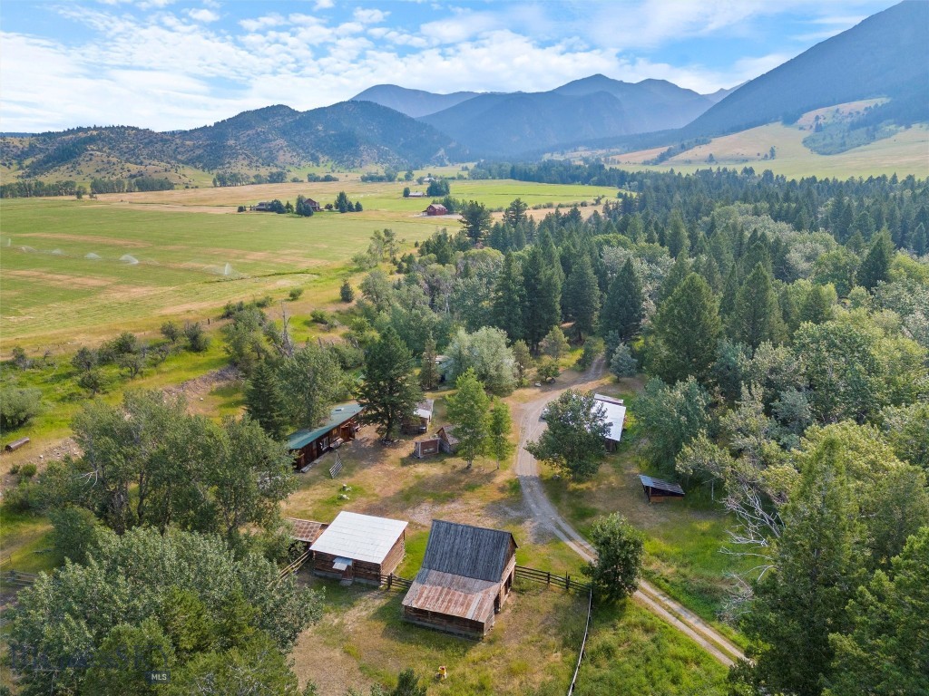 89 Deep Creek, Livingston MT 59047