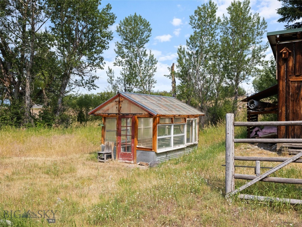 89 Deep Creek, Livingston MT 59047