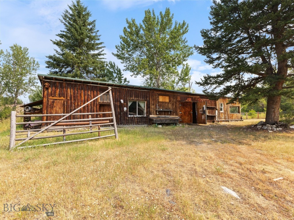 89 Deep Creek, Livingston MT 59047