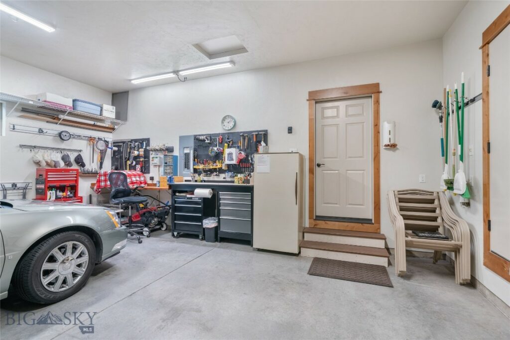 890 Flanders Creek Avenue, Bozeman MT 59718