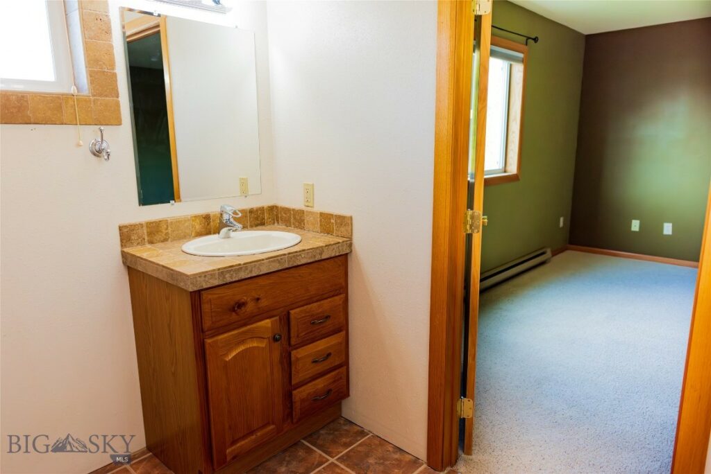 905 Colorado, Belgrade MT 59714