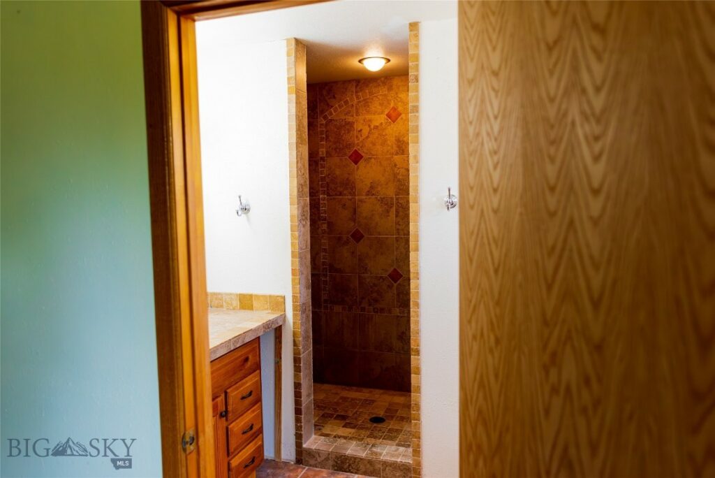 905 Colorado, Belgrade MT 59714