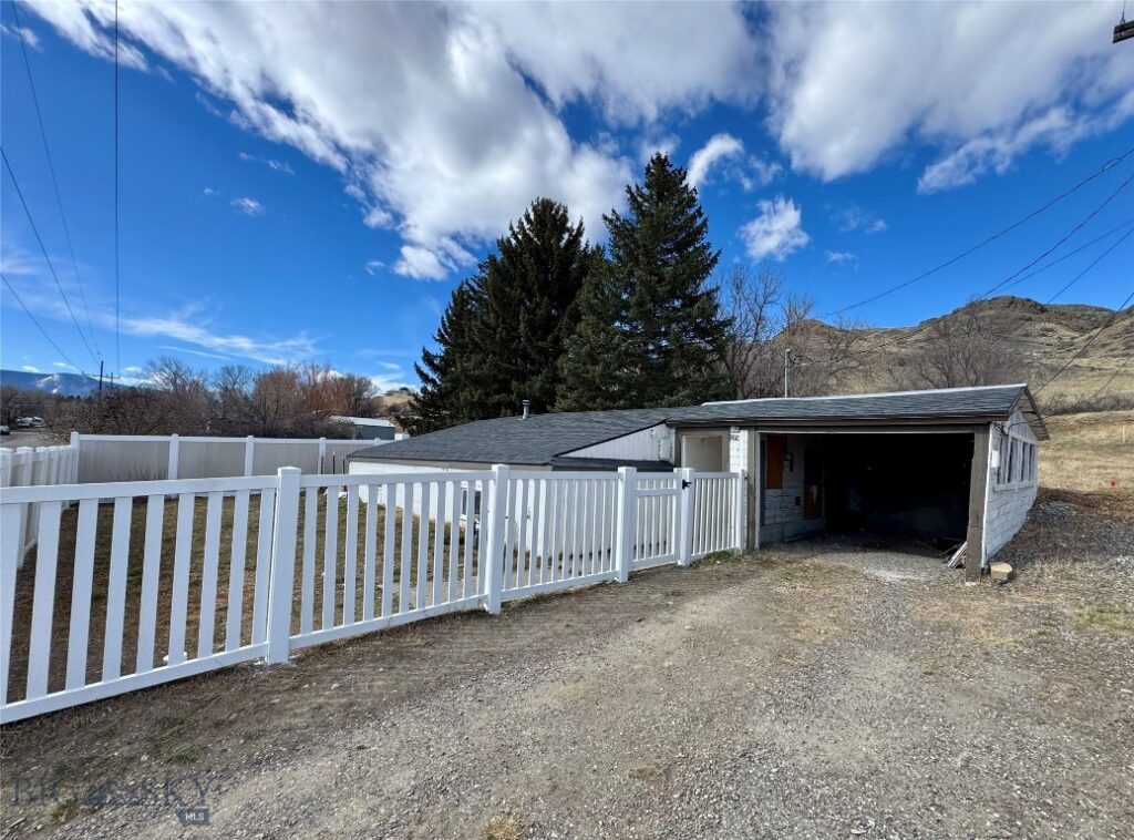 907 E Montana St., Livingston MT 59047