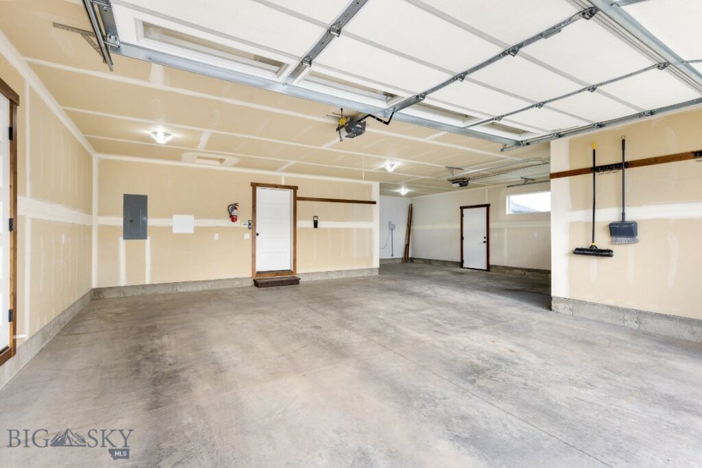 915 Stewart Loop, Bozeman MT 59718