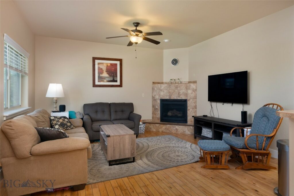 996 Saxon Way, Bozeman MT 59718