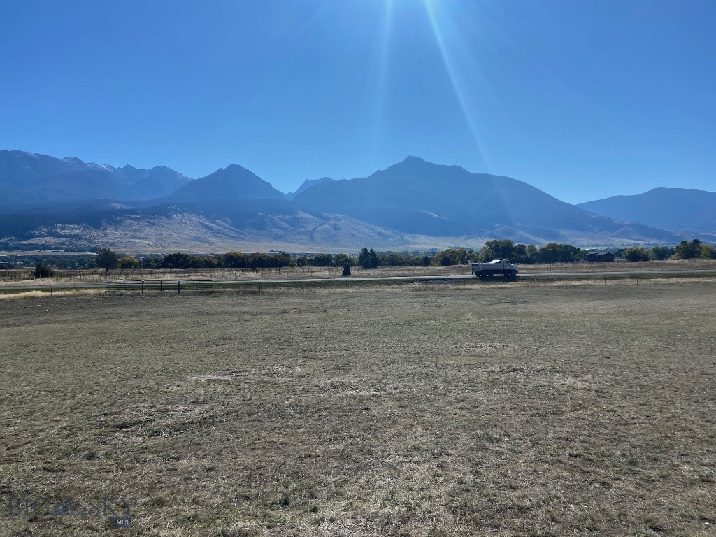 NHN Run Way Lane, Livingston MT 59047