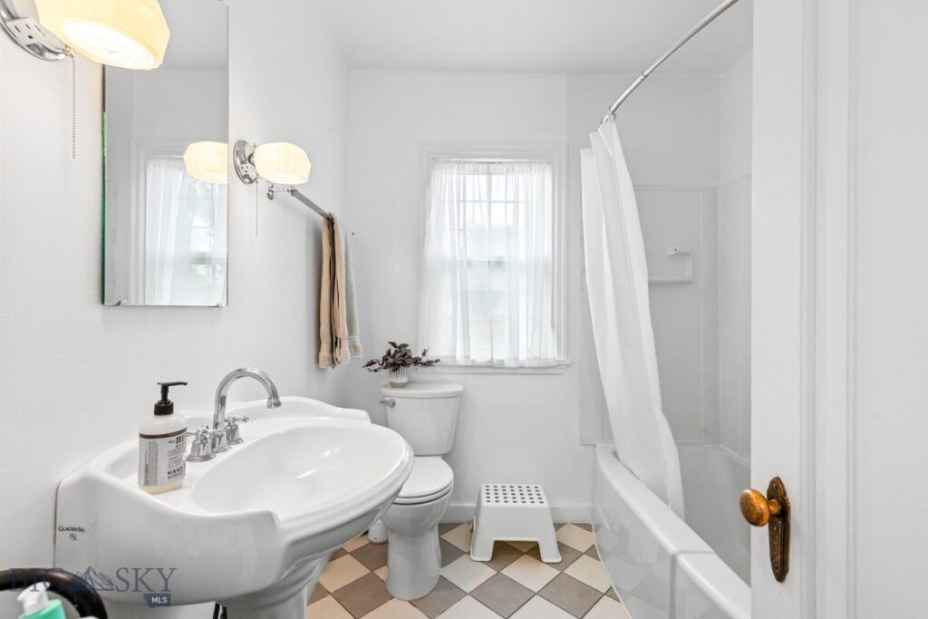 215 S 10th Street, Livingston MT 59047