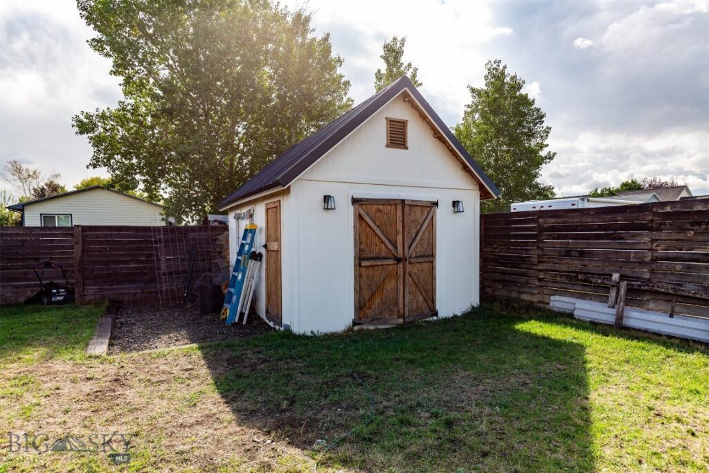 102 9th Street, Belgrade MT 59714