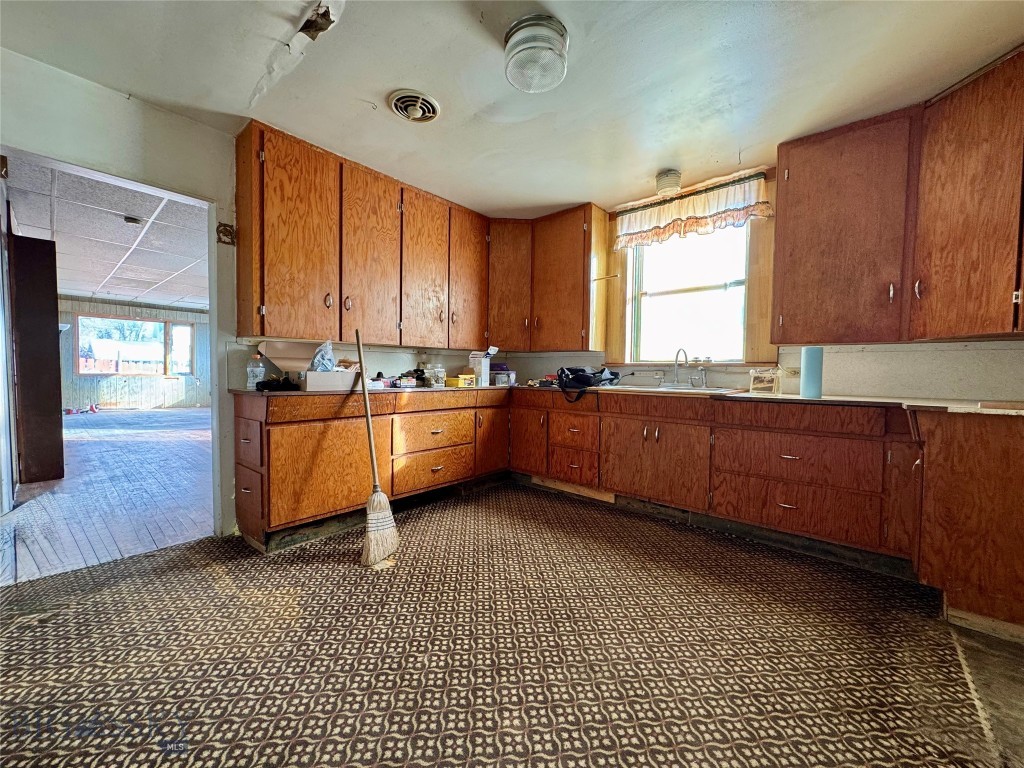 407 N Main St., Livingston MT 59047