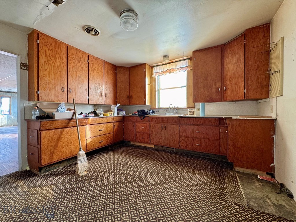 407 N Main St., Livingston MT 59047