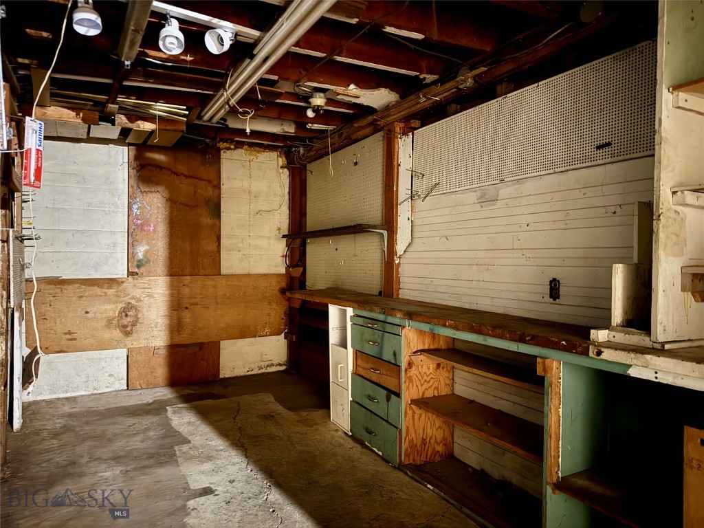 407 N Main St., Livingston MT 59047