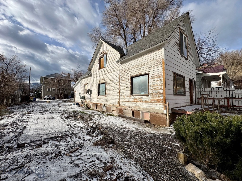 407 N Main St., Livingston MT 59047