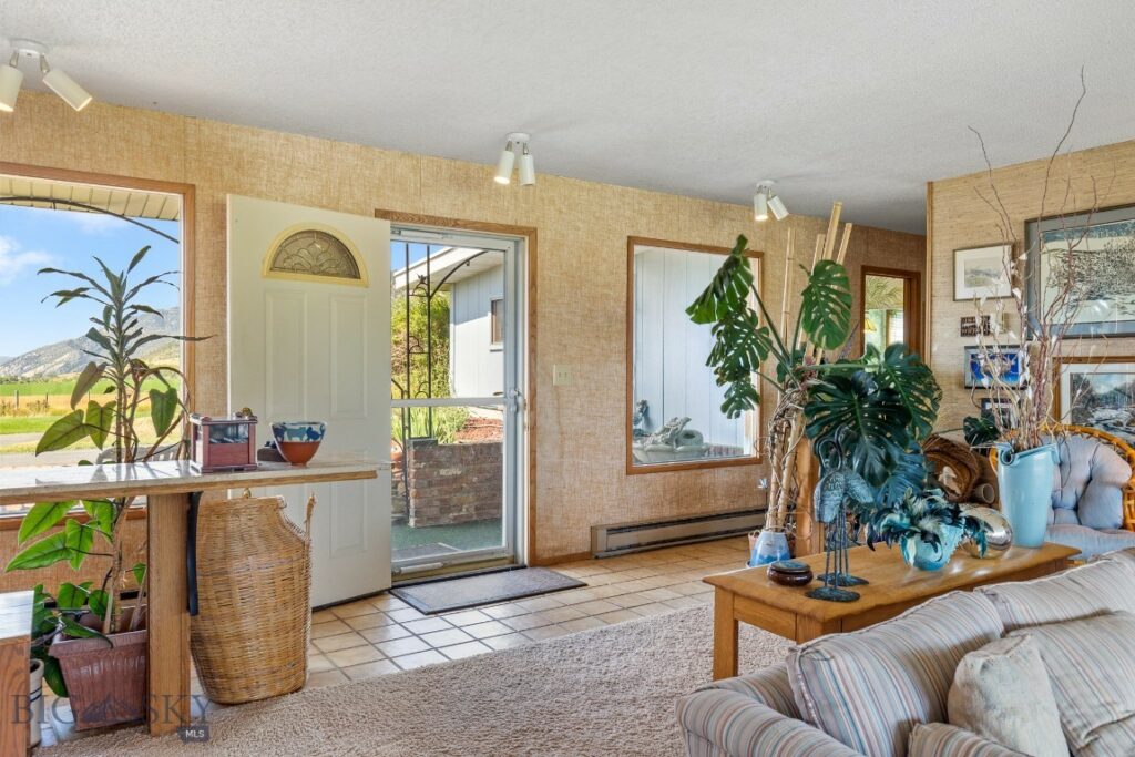 2851 E River Road, Livingston MT 59047