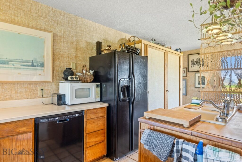 2851 E River Road, Livingston MT 59047