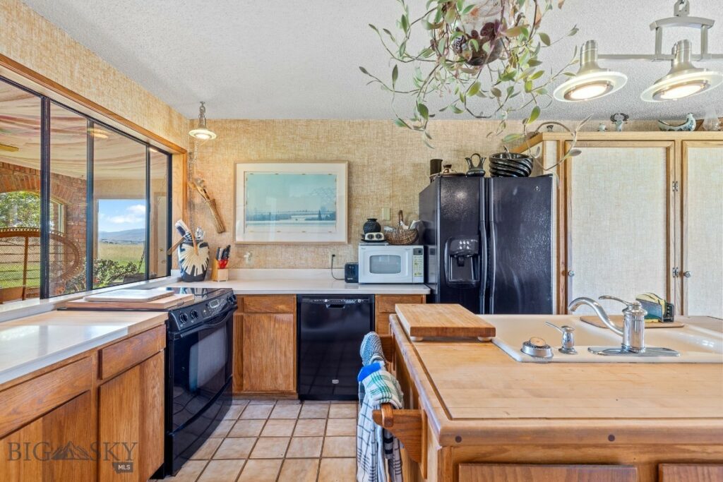 2851 E River Road, Livingston MT 59047