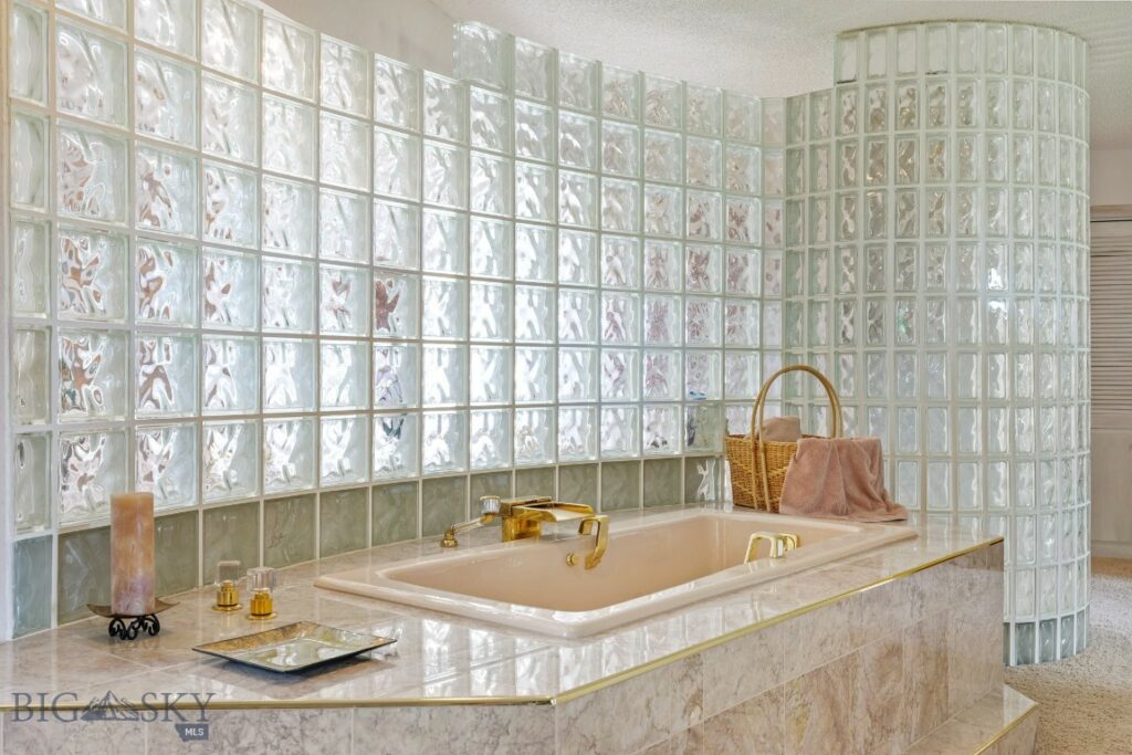 2851 E River Road, Livingston MT 59047