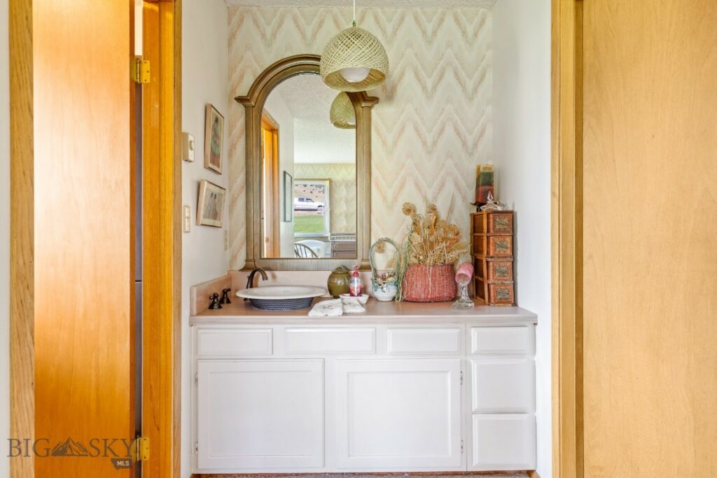 2851 E River Road, Livingston MT 59047