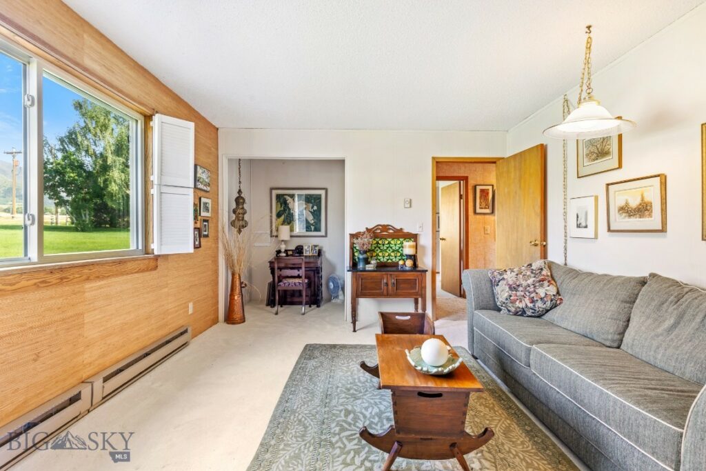 2851 E River Road, Livingston MT 59047