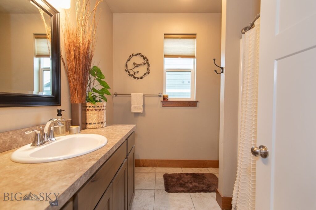 1005 Las Campanas, Belgrade MT 59714