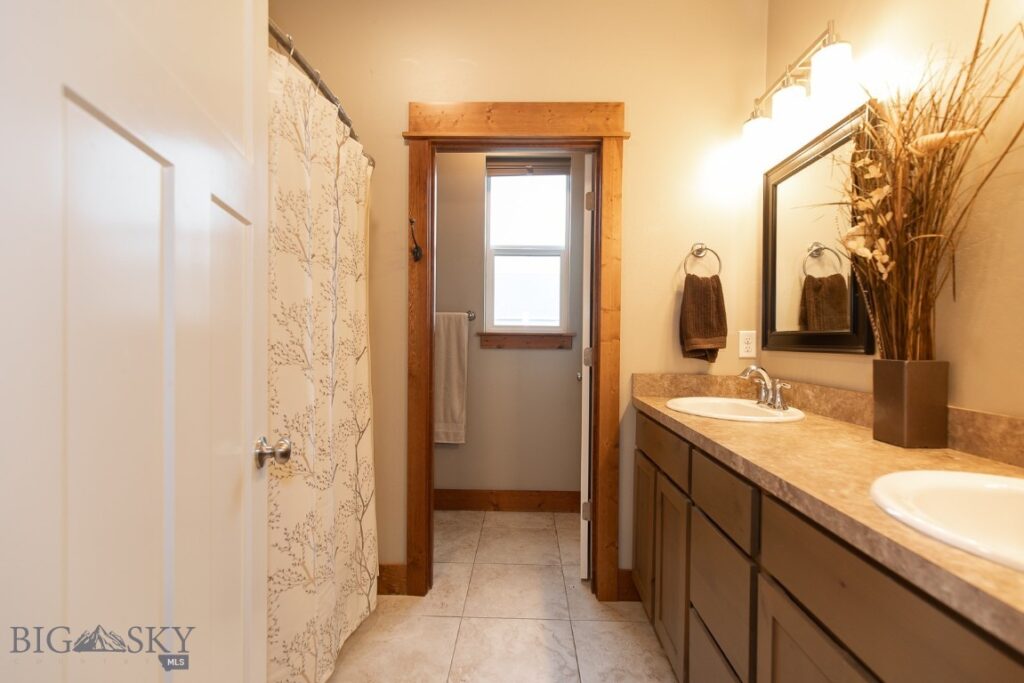 1005 Las Campanas, Belgrade MT 59714