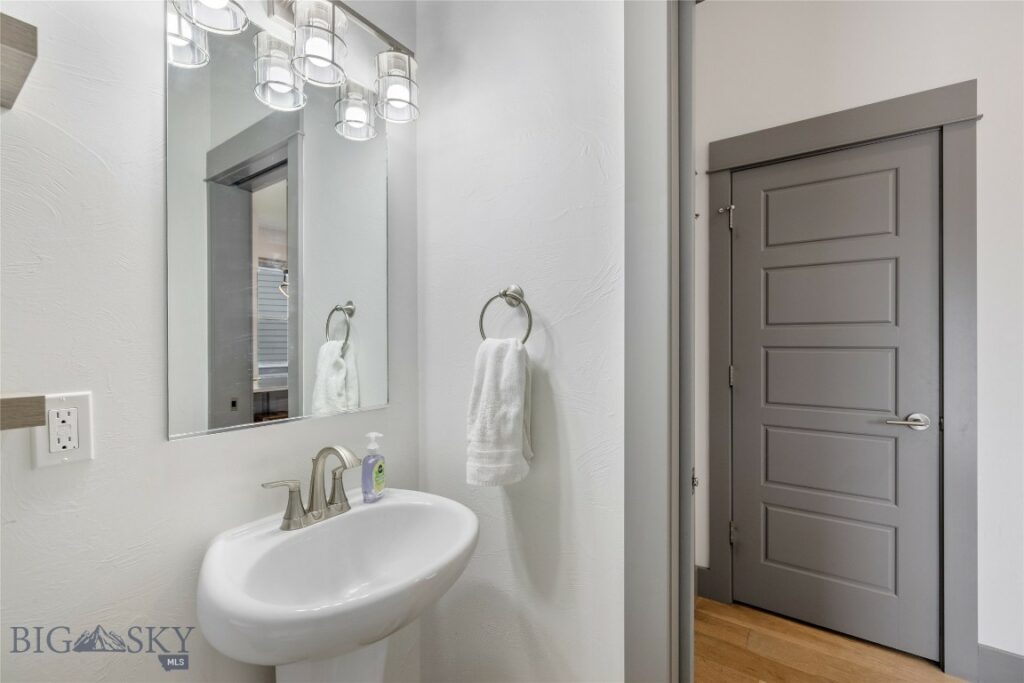 26 Locomotive Loop, Bozeman MT 59718