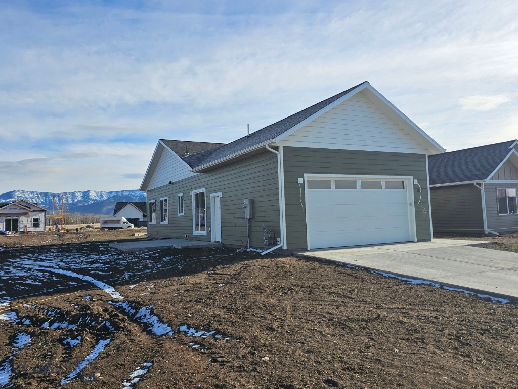1112 Falcon Ridge Boulevard, Belgrade MT 59714