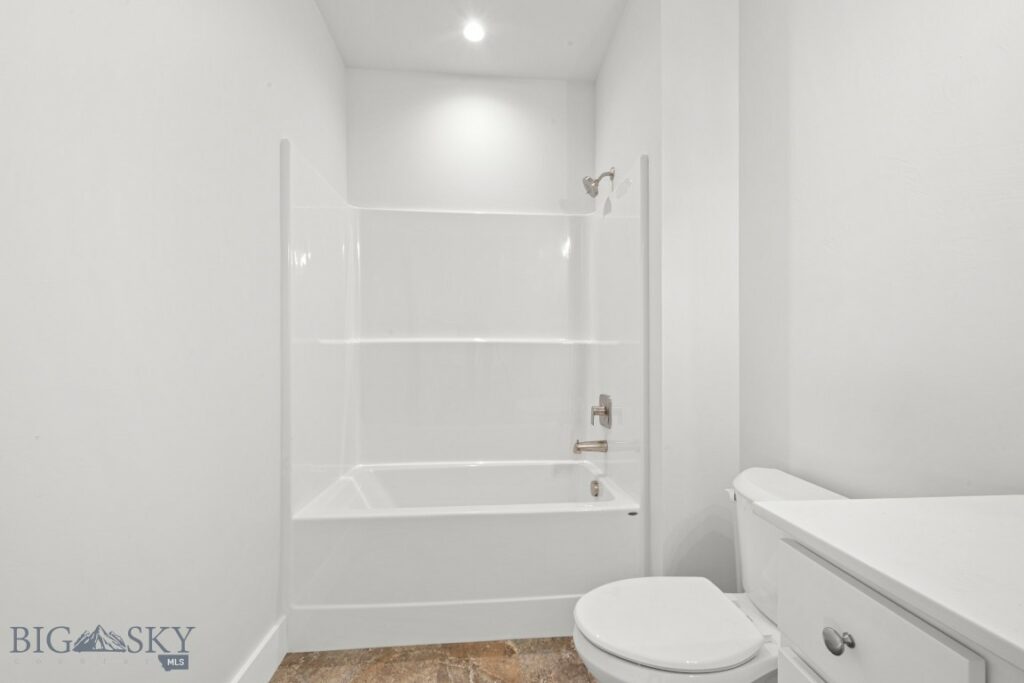 1112 Falcon Ridge Boulevard, Belgrade MT 59714