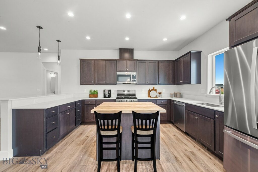 1112 Falcon Ridge Boulevard, Belgrade MT 59714