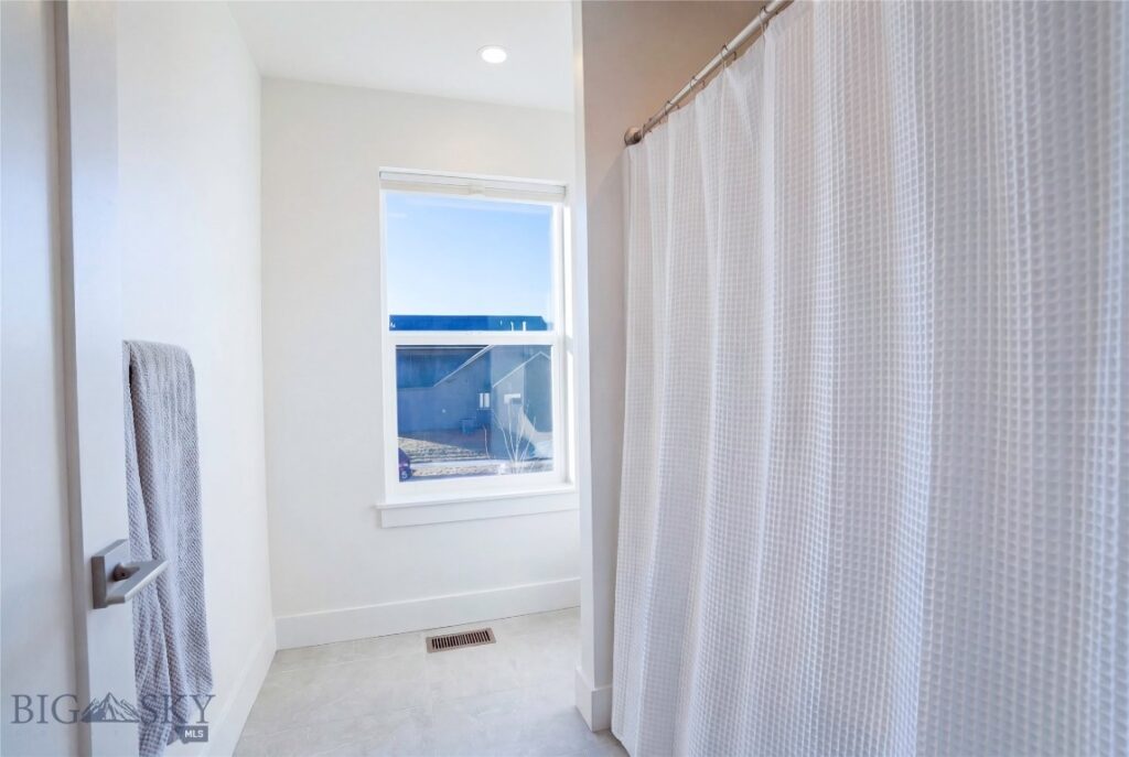 18 Arrow Peak Court, Bozeman MT 59718