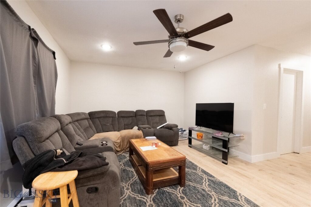 206 S Davis, Belgrade MT 59714