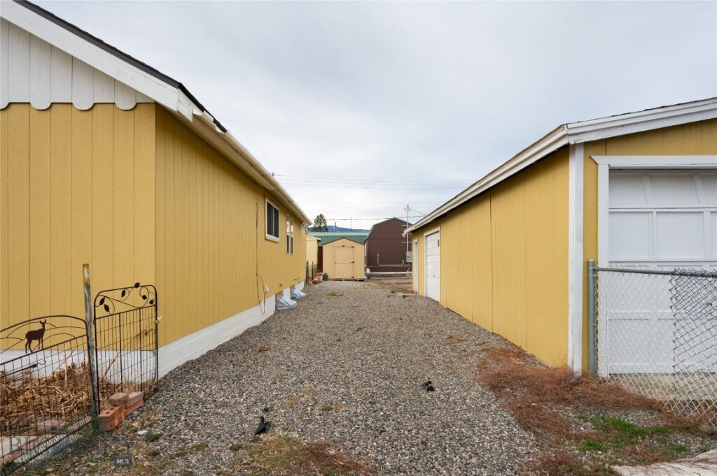 1215 E Gallatin Street, Livingston MT 59047
