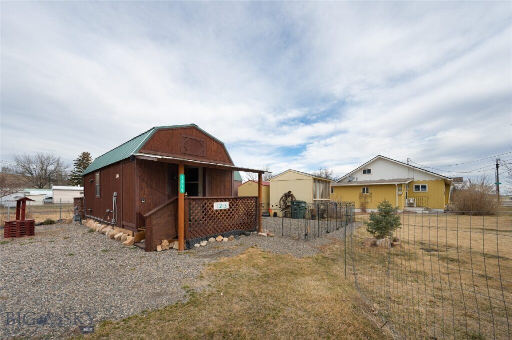 1215 E Gallatin Street, Livingston MT 59047