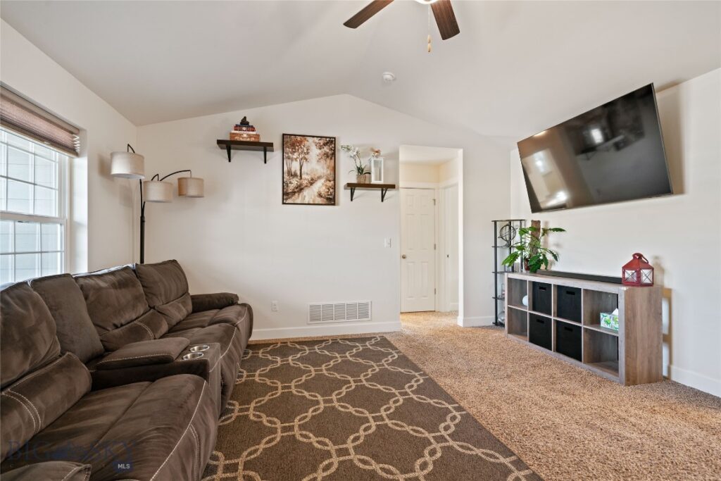 1103 Falcon Ridge Boulevard, Belgrade MT 59714