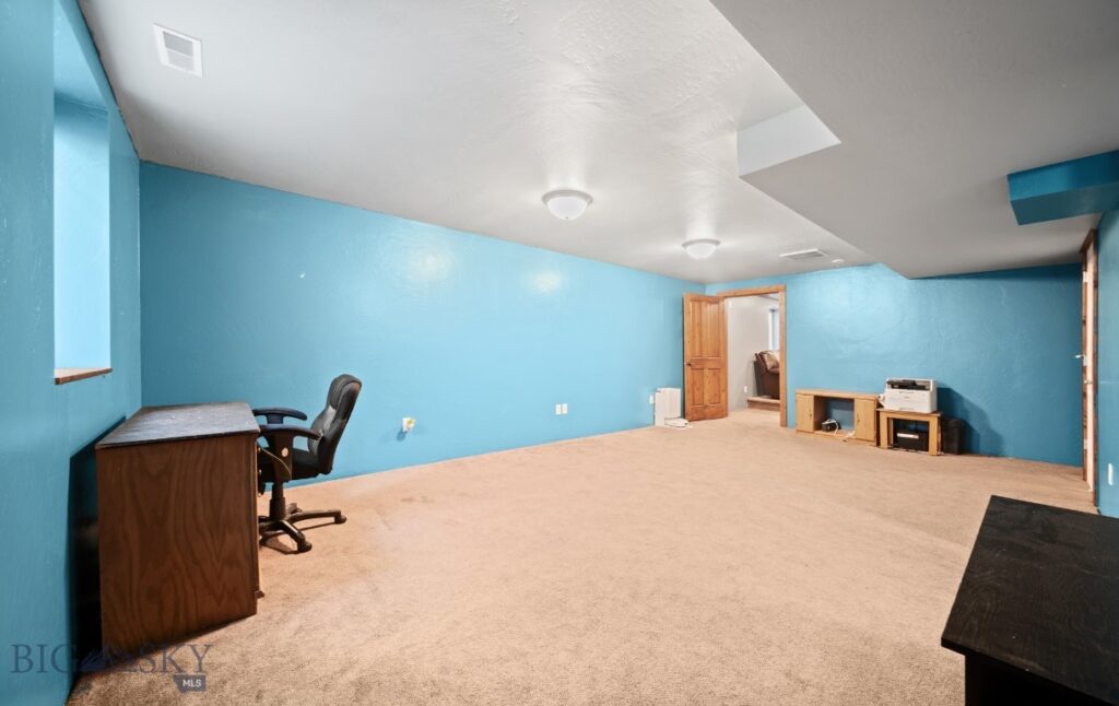 16 Wally D Lane, Belgrade MT 59714