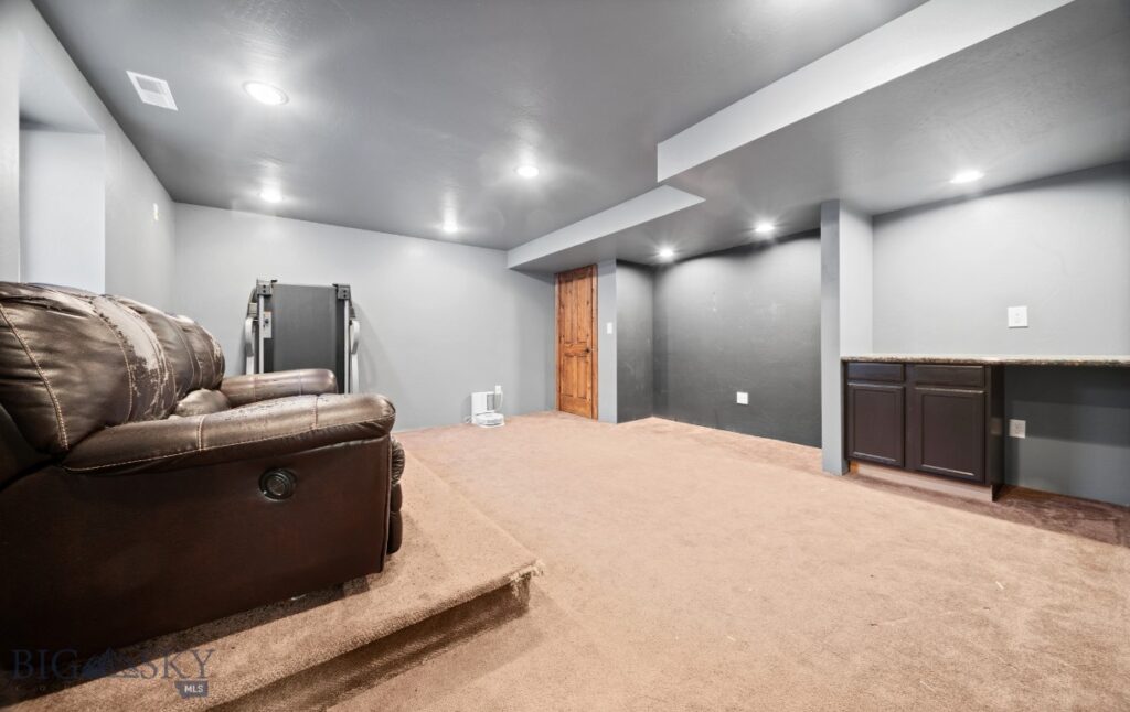 16 Wally D Lane, Belgrade MT 59714