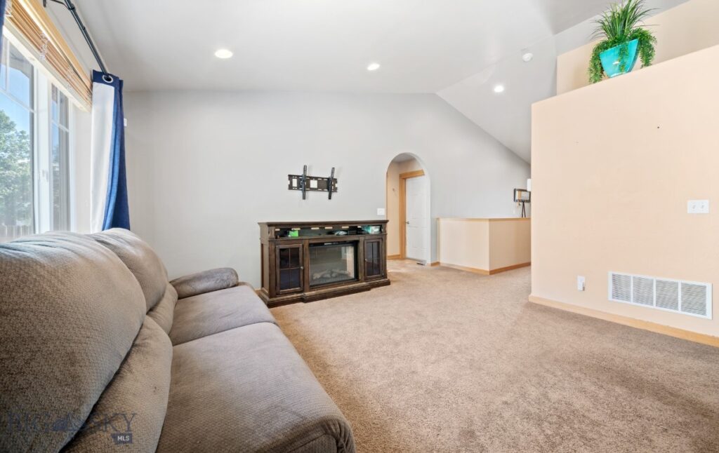 16 Wally D Lane, Belgrade MT 59714