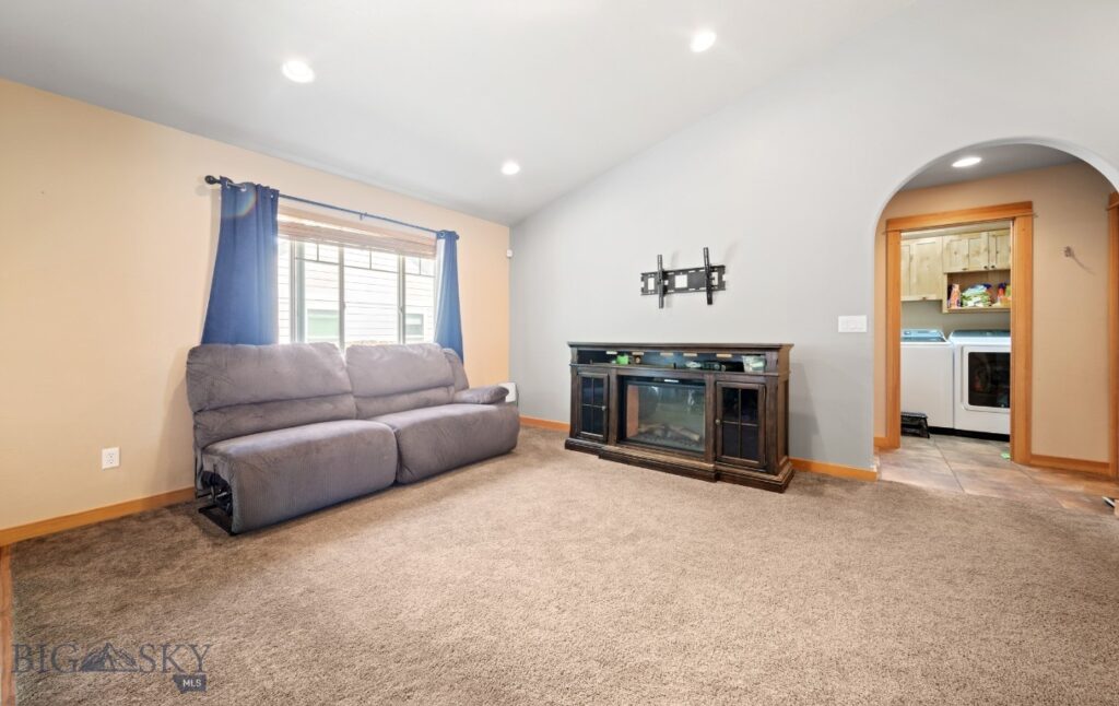 16 Wally D Lane, Belgrade MT 59714