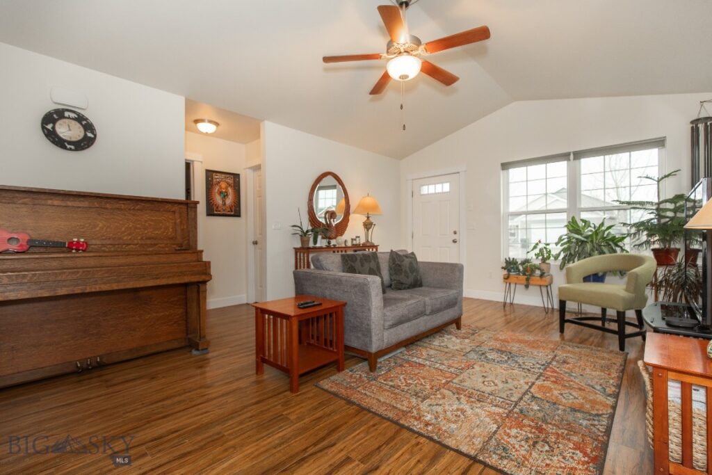 2329 Sturnella Lane, Belgrade MT 59714