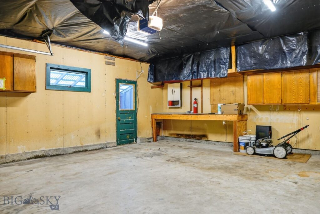 504 Secretariat Circle, Belgrade MT 59714